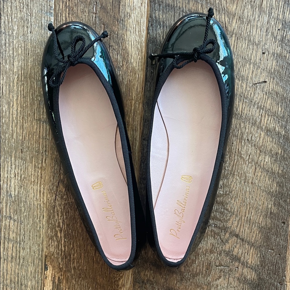 Pretty Ballerinas Glossy Black Flats with Bow